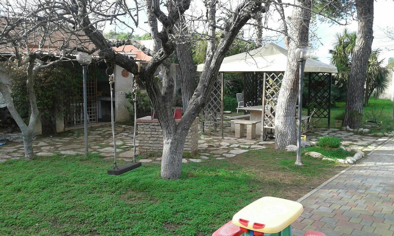 Casina Delle Arti Bed and Breakfast San Cataldo  Buitenkant foto