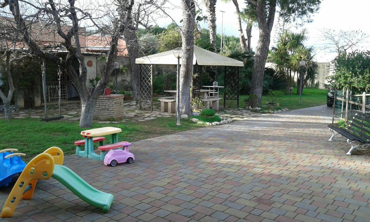 Casina Delle Arti Bed and Breakfast San Cataldo  Buitenkant foto