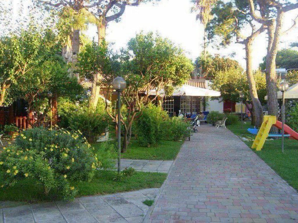 Casina Delle Arti Bed and Breakfast San Cataldo  Buitenkant foto